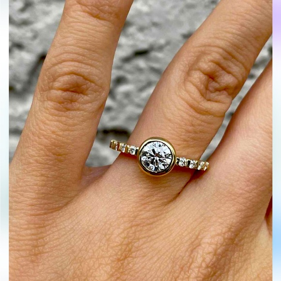 Beautiful .80 carat moissanite 10k yellow gold Size 6.5 - Picture 1 of 4